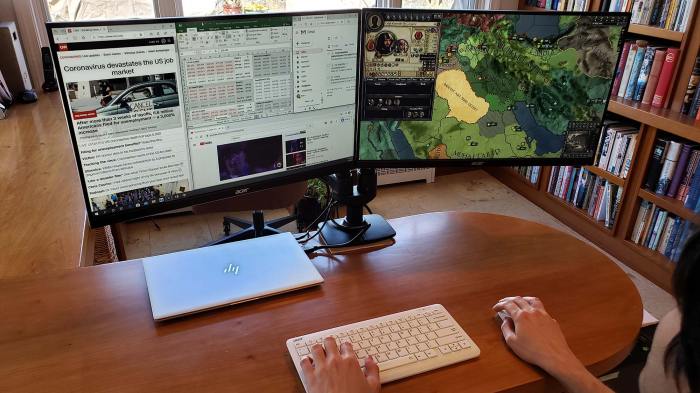 5 Key Considerations When Using Multiple Monitors With a Laptop