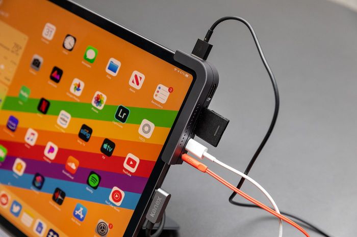 How to use a USB-C hub with the iPad Pro