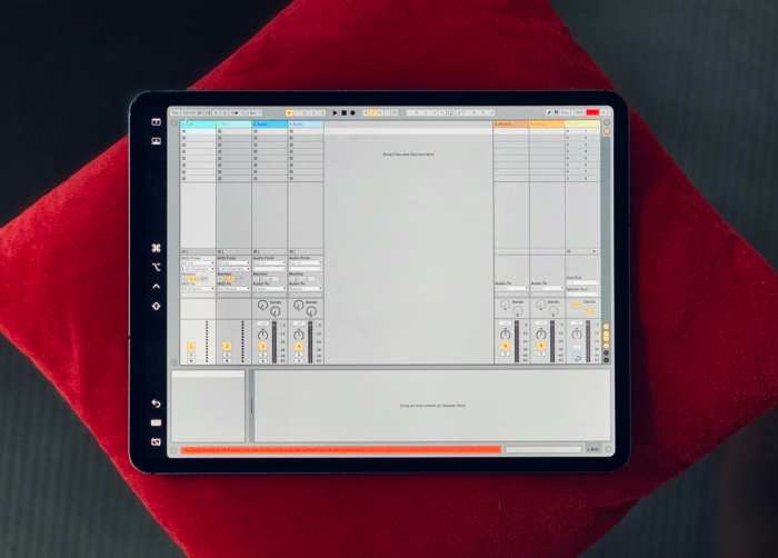 How to use Ableton Live or Logic Pro X on your iPad